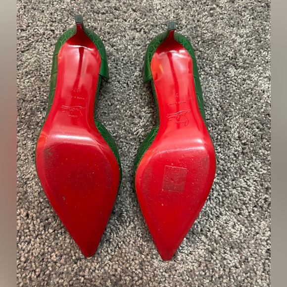 Christian Louboutin Green Size 7 women’s pumps. Sexy and Classy statement piece. - Picture 2 of 6